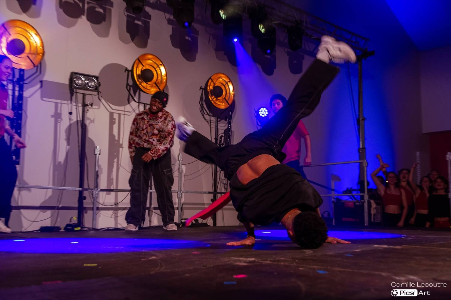 Numéro de danse sur scène