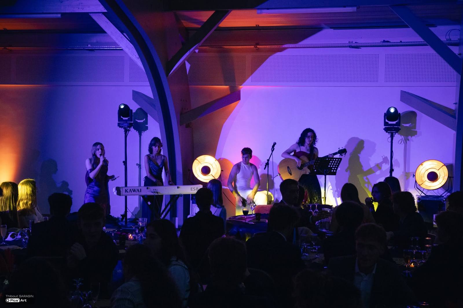 Concert sur la scène du Cabaret