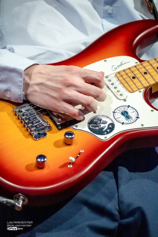 Guitare pendant le spectacle